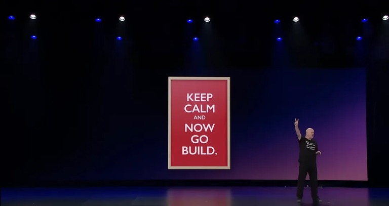 沃纳最后一场 keynote 现场的那句标语