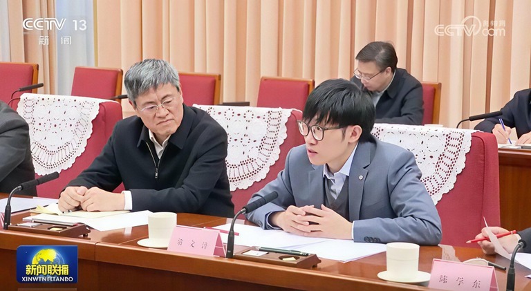 央视《新闻联播》的相关报道画面