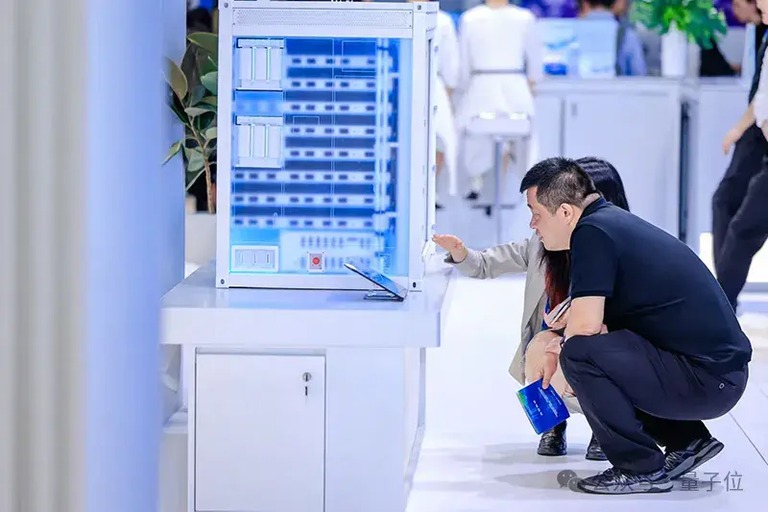 算力与能源协同的现场画面