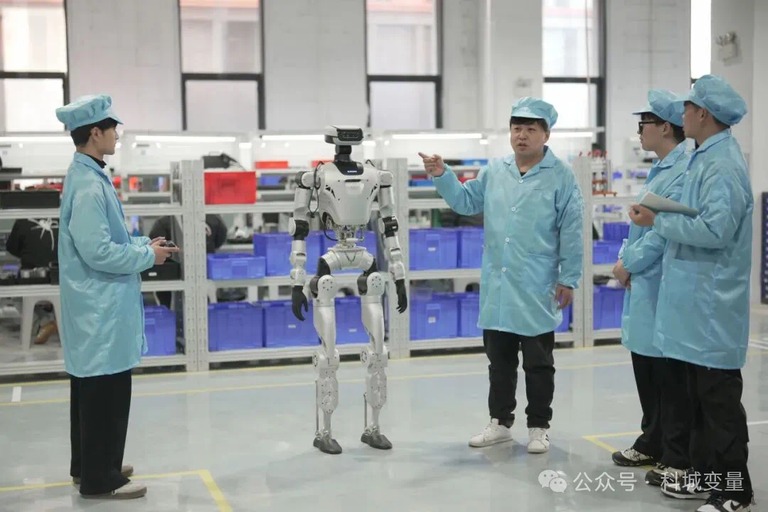 中鼎股份合资公司首台全尺寸人形机器人下线
