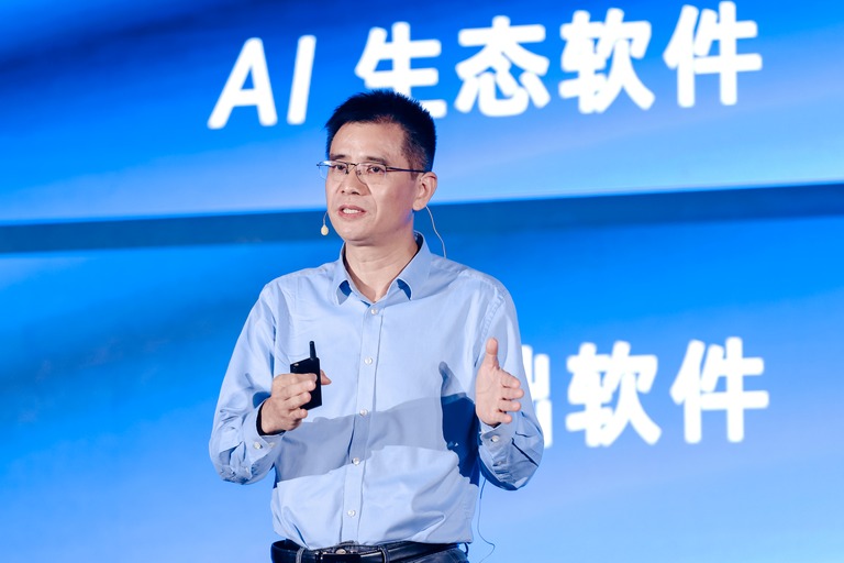 后摩智能创始人吴强在会上讲话