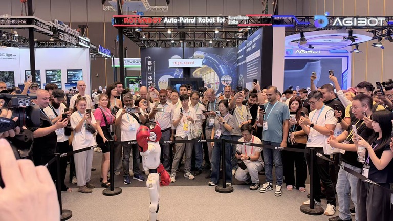 展位演示 Auto-Patrol Robot